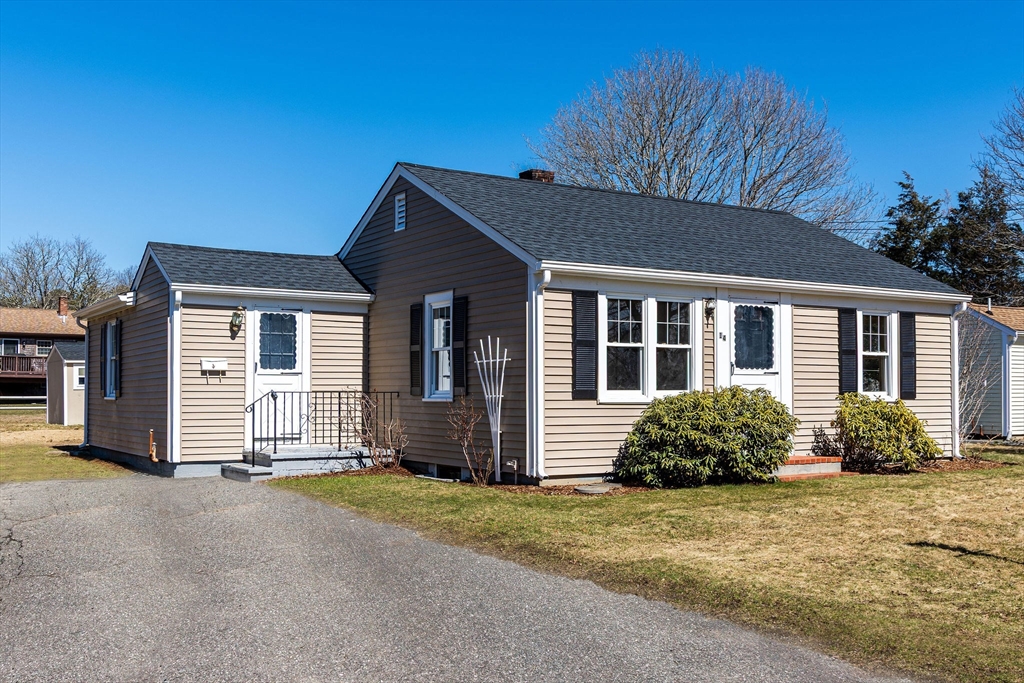 14 Sharon Dr, Falmouth, Massachusetts, 3 Bedrooms Bedrooms, 6 Rooms Rooms,1 BathroomBathrooms,Residential,For Sale,Sharon Dr,73490833