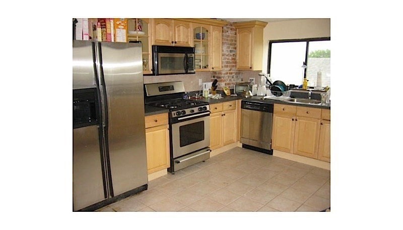 60 Atherton St, Somerville, Massachusetts, 2 Bedrooms Bedrooms, 4 Rooms Rooms,1 BathroomBathrooms,Residential Lease,For Rent,Atherton St,73490838