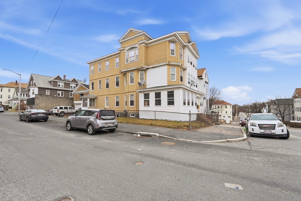 61 Cohasset St, Worcester, Massachusetts, 10 Bedrooms Bedrooms, 20 Rooms Rooms,4 BathroomsBathrooms,Residential Income,For Sale,Cohasset St,73490841