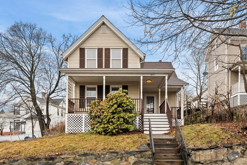 211 Lincoln St, Marlborough, Massachusetts, 3 Bedrooms Bedrooms, 6 Rooms Rooms,1.5 BathroomsBathrooms,Residential,For Sale,Lincoln St,73490846