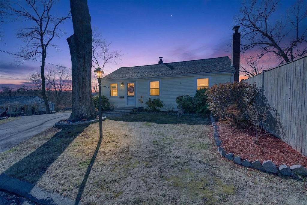 84 Algonquin St, Brockton, Massachusetts, 3 Bedrooms Bedrooms, 5 Rooms Rooms,1.5 BathroomsBathrooms,Residential,For Sale,Algonquin St,73491021