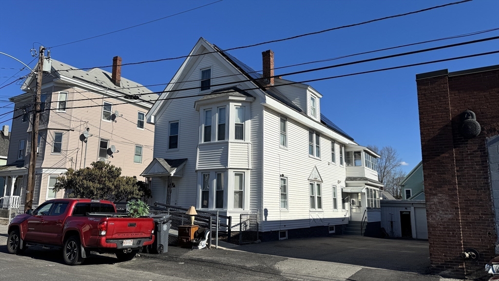 20 Annis St, Methuen, Massachusetts, 4 Bedrooms Bedrooms, 11 Rooms Rooms,3 BathroomsBathrooms,Residential Income,For Sale,Annis St,73491117