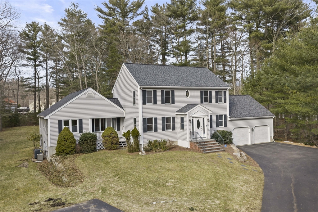 67 Henderson Ln, Hanover, Massachusetts, 4 Bedrooms Bedrooms, 13 Rooms Rooms,4.5 BathroomsBathrooms,Residential,For Sale,Henderson Ln,73490948