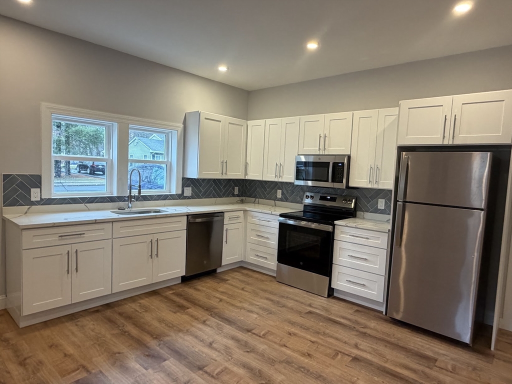 51 Whittier Rd, Wakefield, Massachusetts, 2 Bedrooms Bedrooms, 3 Rooms Rooms,1.5 BathroomsBathrooms,Residential Lease,For Rent,Whittier Rd,73491136