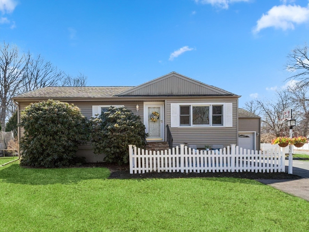 48 Bumble Bee Cir, Shrewsbury, Massachusetts, 3 Bedrooms Bedrooms, 6 Rooms Rooms,1.5 BathroomsBathrooms,Residential,For Sale,Bumble Bee Cir,73491118