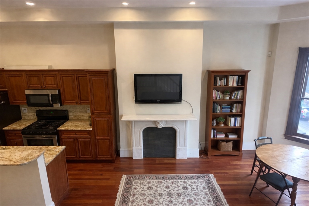 21 Worthington, Boston, Massachusetts, 5 Bedrooms Bedrooms, 5 Rooms Rooms,2 BathroomsBathrooms,Residential Lease,For Rent,Worthington,73491160