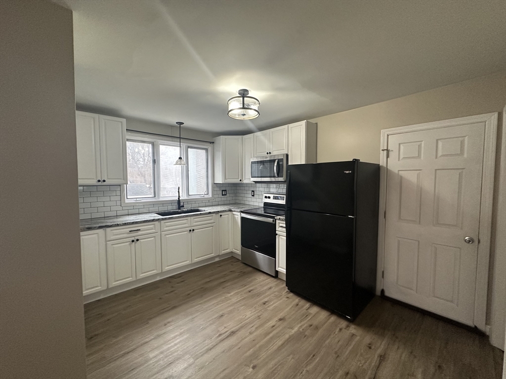 73 Shores Street, Taunton, Massachusetts, 3 Bedrooms Bedrooms, 7 Rooms Rooms,1 BathroomBathrooms,Residential Lease,For Rent,Shores Street,73491163