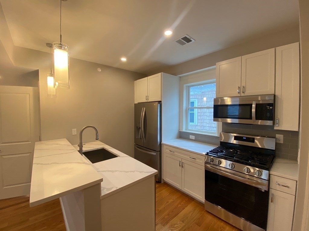 101 Pleasant St, Boston, Massachusetts, 4 Bedrooms Bedrooms, 5 Rooms Rooms,2 BathroomsBathrooms,Residential Lease,For Rent,Pleasant St,73491033