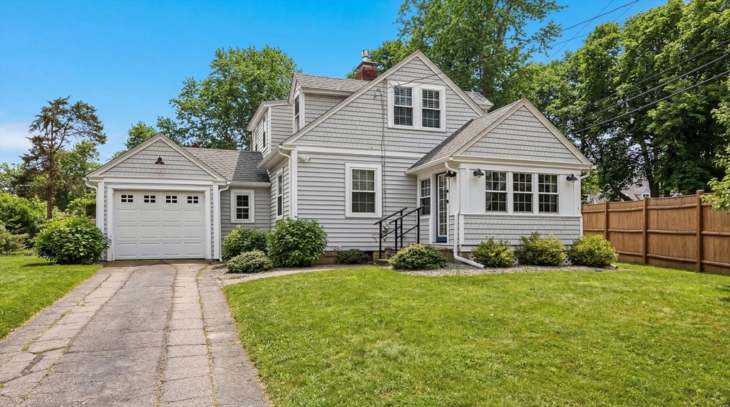 182 Woods Hole Rd, Falmouth, Massachusetts, 3 Bedrooms Bedrooms, 6 Rooms Rooms,2 BathroomsBathrooms,Residential,For Sale,Woods Hole Rd,73490967
