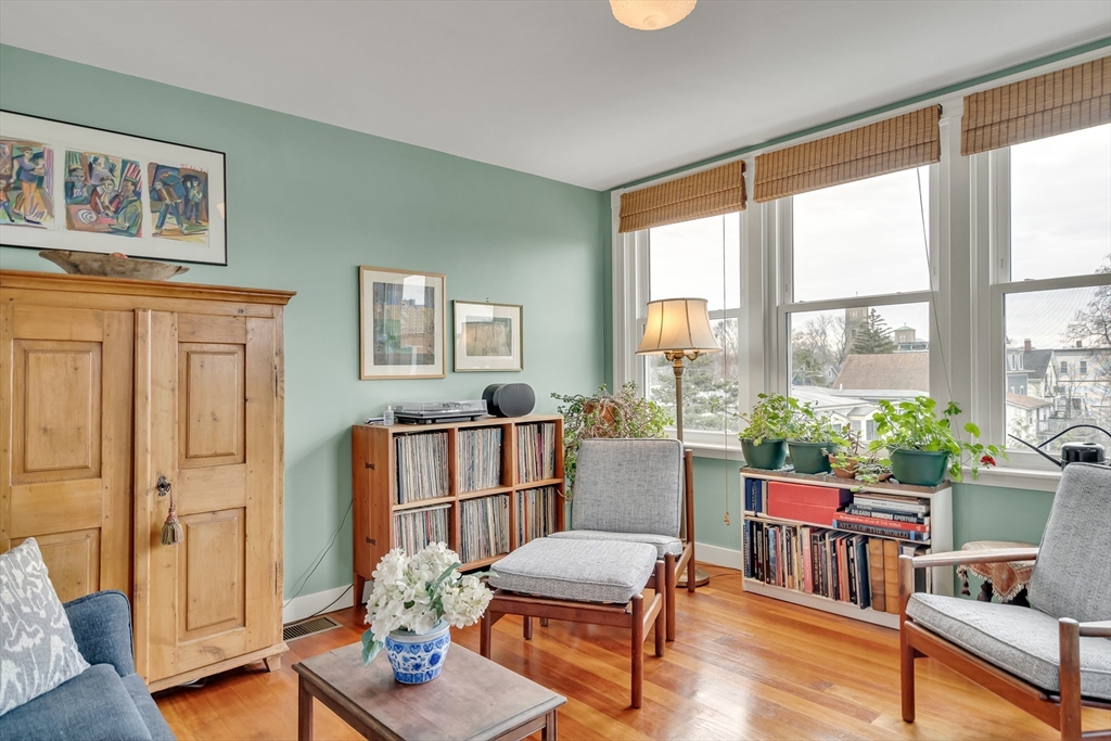 66 Reed St Ct, Cambridge, Massachusetts, 3 Bedrooms Bedrooms, 6 Rooms Rooms,2.5 BathroomsBathrooms,Residential,For Sale,Reed St Ct,73491030