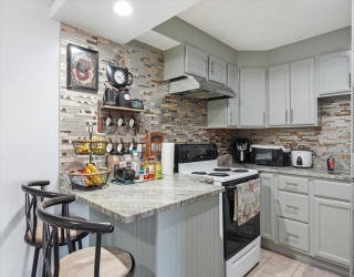 81 Colonel Bell Dr, Brockton, Massachusetts, 2 Bedrooms Bedrooms, 4 Rooms Rooms,1 BathroomBathrooms,Residential,For Sale,Colonel Bell Dr,73490827