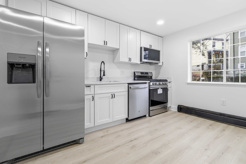 1 19th Street, Lowell, Massachusetts, 2 Bedrooms Bedrooms, 5 Rooms Rooms,1 BathroomBathrooms,Residential,For Sale,19th Street,73491043