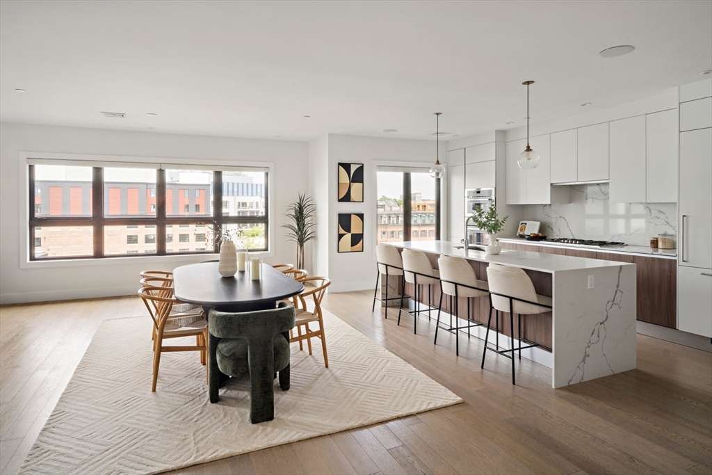 51 Silver St, Boston, Massachusetts, 3 Bedrooms Bedrooms, 6 Rooms Rooms,2 BathroomsBathrooms,Residential,For Sale,Silver St,73491044