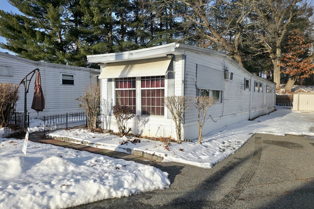 1760 Westover Rd, Chicopee, Massachusetts, 2 Bedrooms Bedrooms, 6 Rooms Rooms,1 BathroomBathrooms,Residential,For Sale,Westover Rd,73491049