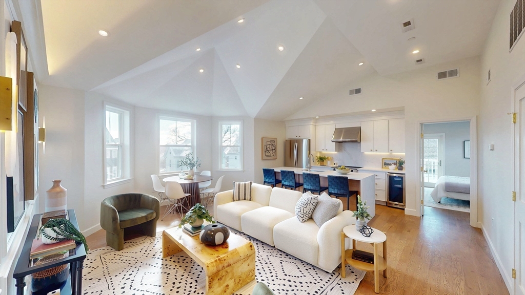 411 Salem St, Medford, Massachusetts, 2 Bedrooms Bedrooms, 6 Rooms Rooms,2 BathroomsBathrooms,Residential,For Sale,Salem St,73491051