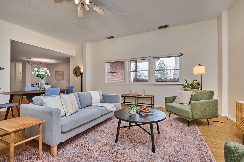 26 Crescent St, Northampton, Massachusetts, 2 Bedrooms Bedrooms, 5 Rooms Rooms,1.5 BathroomsBathrooms,Residential,For Sale,Crescent St,73491039