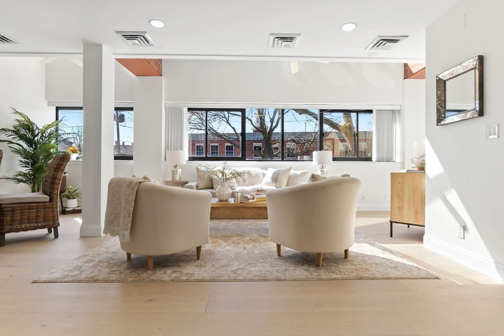 58 Merrimac St, Newburyport, Massachusetts, 1 Bedroom Bedrooms, 5 Rooms Rooms,1.5 BathroomsBathrooms,Residential,For Sale,Merrimac St,73491056