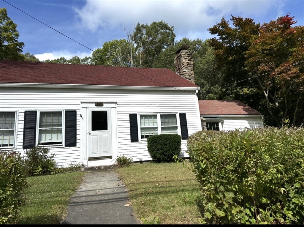 86 Main St, Douglas, Massachusetts, 3 Bedrooms Bedrooms, 6 Rooms Rooms,1.5 BathroomsBathrooms,Residential,For Sale,Main St,73491074