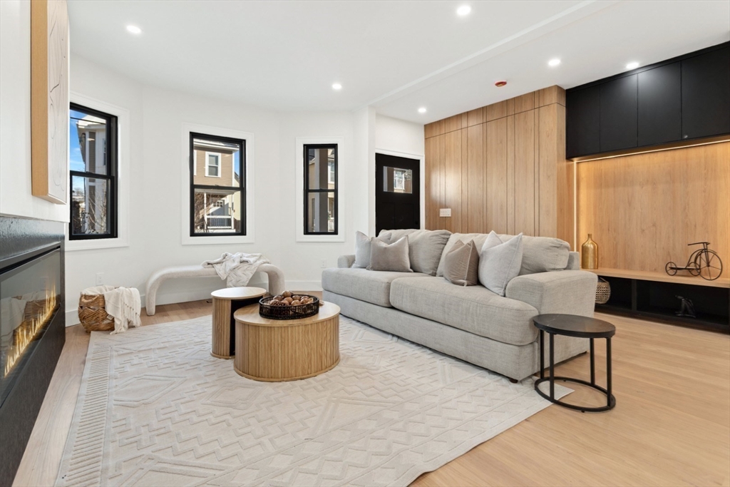 10 Bartlett St, Somerville, Massachusetts, 4 Bedrooms Bedrooms, 8 Rooms Rooms,3 BathroomsBathrooms,Residential,For Sale,Bartlett St,73491076