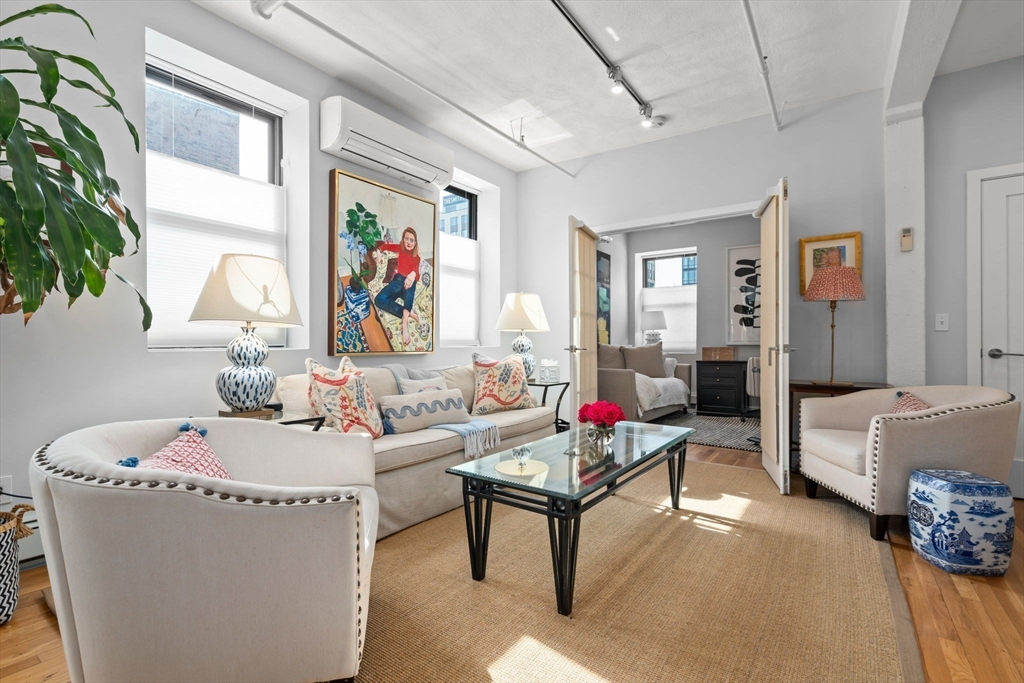 34 Plympton Street, Boston, Massachusetts, 3 Bedrooms Bedrooms, 5 Rooms Rooms,2 BathroomsBathrooms,Residential,For Sale,Plympton Street,73491077