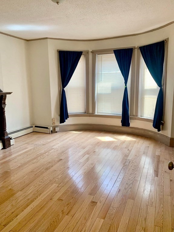 30 Worthington St, Boston, Massachusetts, 3 Bedrooms Bedrooms, 6 Rooms Rooms,2 BathroomsBathrooms,Residential Lease,For Rent,Worthington St,73491084