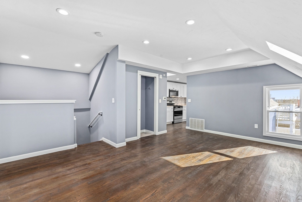 167 Lexington St, Boston, Massachusetts, 2 Bedrooms Bedrooms, 5 Rooms Rooms,1 BathroomBathrooms,Residential Lease,For Rent,Lexington St,73491087