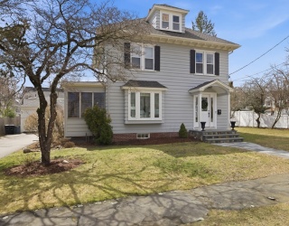22 Brookhouse Dr, Marblehead, Massachusetts, 4 Bedrooms Bedrooms, 9 Rooms Rooms,2 BathroomsBathrooms,Residential,For Sale,Brookhouse Dr,73491095