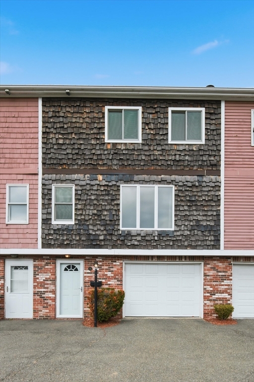 22 North Central Street, Peabody, Massachusetts, 2 Bedrooms Bedrooms, 5 Rooms Rooms,1.5 BathroomsBathrooms,Residential,For Sale,North Central Street,73491094