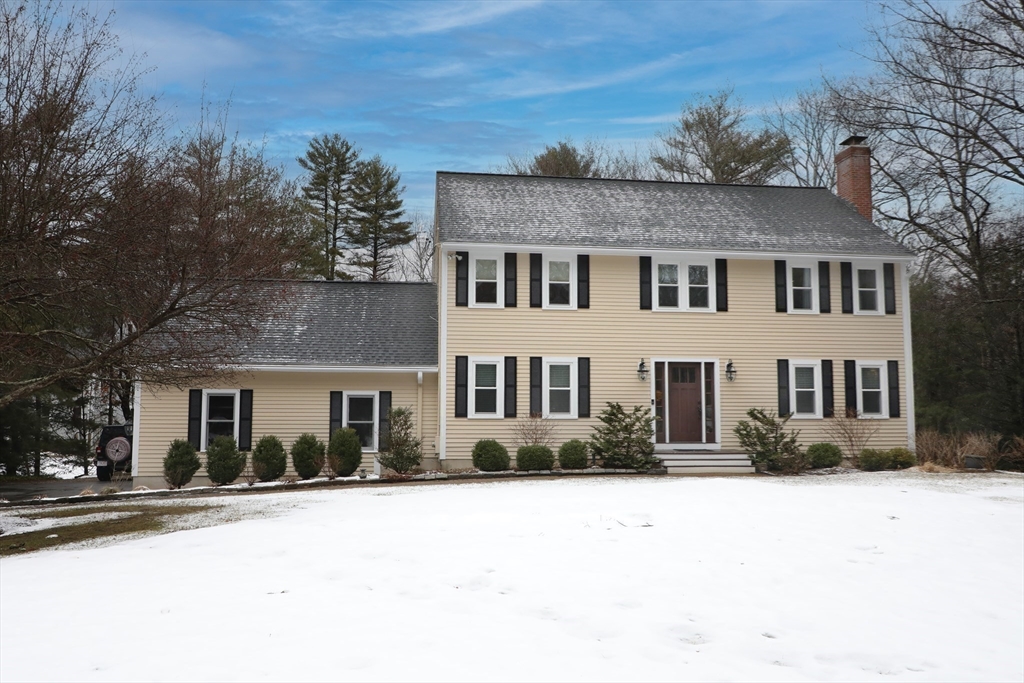 990 Forest St, North Andover, Massachusetts, 4 Bedrooms Bedrooms, 8 Rooms Rooms,2.5 BathroomsBathrooms,Residential,For Sale,Forest St,73491107