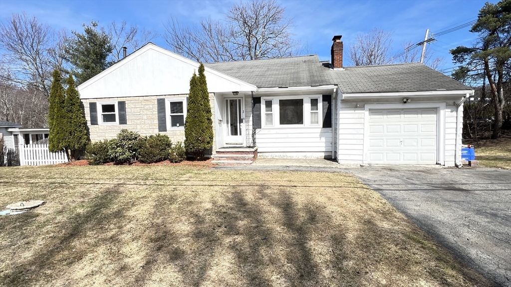 2 Carpenter Rd, Lynnfield, Massachusetts, 3 Bedrooms Bedrooms, 7 Rooms Rooms,2 BathroomsBathrooms,Residential,For Sale,Carpenter Rd,73491185