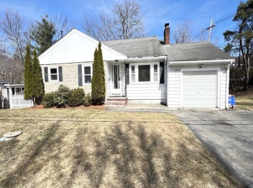 2 Carpenter Rd, Lynnfield, Massachusetts, 3 Bedrooms Bedrooms, 7 Rooms Rooms,2 BathroomsBathrooms,Residential,For Sale,Carpenter Rd,73491185