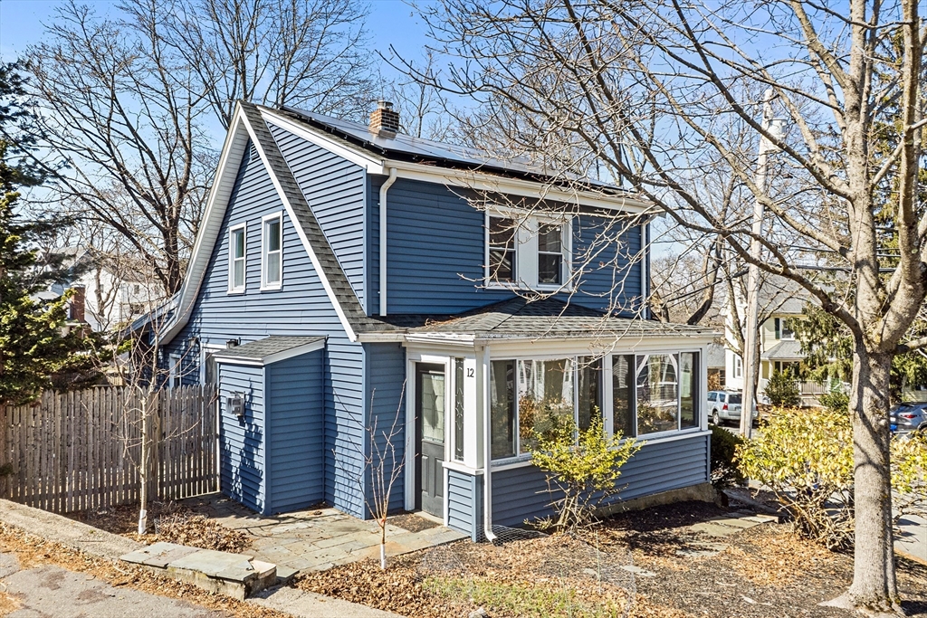 12 Arnold St, Arlington, Massachusetts, 3 Bedrooms Bedrooms, 6 Rooms Rooms,1.5 BathroomsBathrooms,Residential,For Sale,Arnold St,73491265