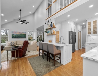 21 Carriage Hill Cir, Southborough, Massachusetts, 2 Bedrooms Bedrooms, 7 Rooms Rooms,3.5 BathroomsBathrooms,Residential,For Sale,Carriage Hill Cir,73491257