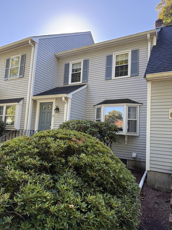 88 Village St, Easton, Massachusetts, 2 Bedrooms Bedrooms, 6 Rooms Rooms,1.5 BathroomsBathrooms,Residential,For Sale,Village St,73441728