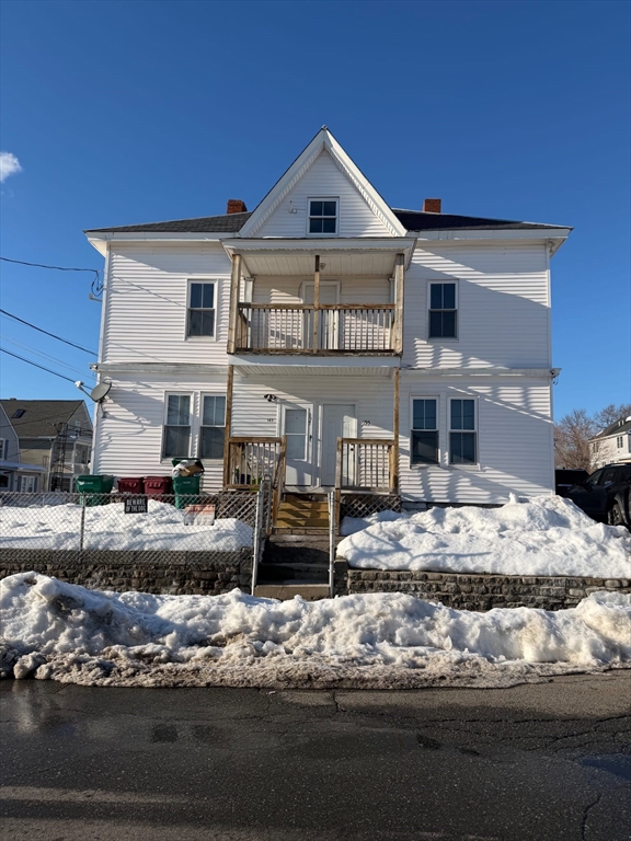 195-197 Ludlam St, Lowell, Massachusetts, 3 Bedrooms Bedrooms, 5 Rooms Rooms,1 BathroomBathrooms,Residential Lease,For Rent,Ludlam St,73477709