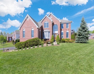 3 York Cir, Walpole, Massachusetts, 5 Bedrooms Bedrooms, 9 Rooms Rooms,4.5 BathroomsBathrooms,Residential,For Sale,York Cir,73491251