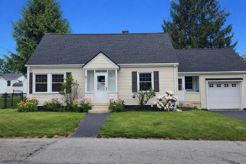 81 Hurd St, Fitchburg, Massachusetts, 3 Bedrooms Bedrooms, 9 Rooms Rooms,1.5 BathroomsBathrooms,Residential,For Sale,Hurd St,73491321