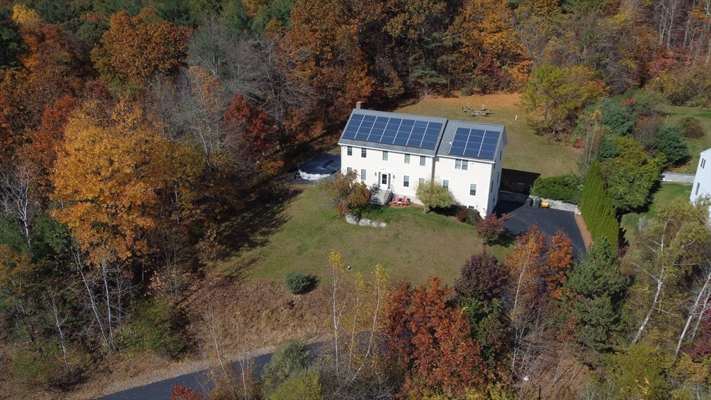 1 Deer Run, Charlton, Massachusetts, 4 Bedrooms Bedrooms, 9 Rooms Rooms,2.5 BathroomsBathrooms,Residential,For Sale,Deer Run,73491279