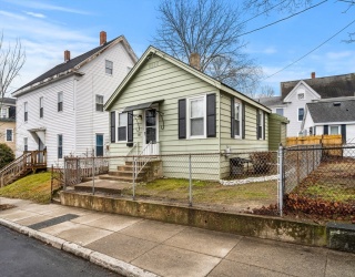 310 Washington St, Haverhill, Massachusetts, 2 Bedrooms Bedrooms, 4 Rooms Rooms,1.5 BathroomsBathrooms,Residential,For Sale,Washington St,73491331