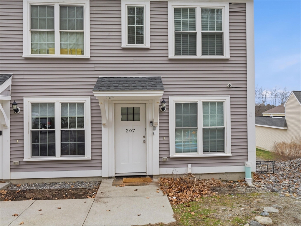 89 West Main, Northborough, Massachusetts, 2 Bedrooms Bedrooms, 7 Rooms Rooms,2.5 BathroomsBathrooms,Residential Lease,For Rent,West Main,73491194