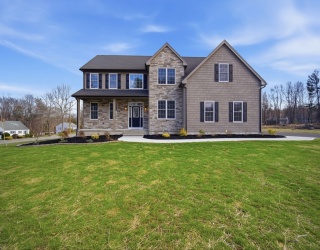 2 Scarlett, East Longmeadow, Massachusetts, 4 Bedrooms Bedrooms, 8 Rooms Rooms,3.5 BathroomsBathrooms,Residential,For Sale,Scarlett,73491196