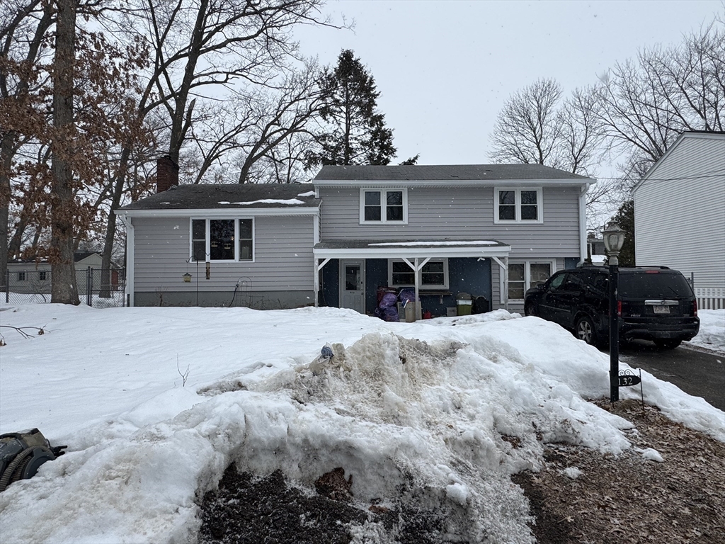 132 Commonwealth Ave, Lowell, Massachusetts, 4 Bedrooms Bedrooms, 8 Rooms Rooms,2 BathroomsBathrooms,Residential,For Sale,Commonwealth Ave,73483266