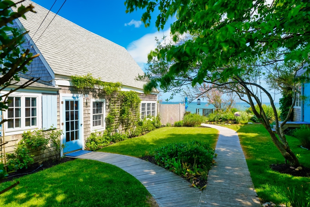 593 Commercial Street, Provincetown, Massachusetts, 3 Bedrooms Bedrooms, 4 Rooms Rooms,2.5 BathroomsBathrooms,Residential,For Sale,Commercial Street,73491203