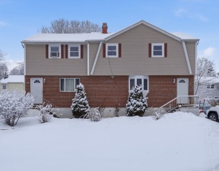 25-27 Bicknell Ave, Methuen, Massachusetts, 5 Bedrooms Bedrooms, 9 Rooms Rooms,3 BathroomsBathrooms,Residential Income,For Sale,Bicknell Ave,73481554