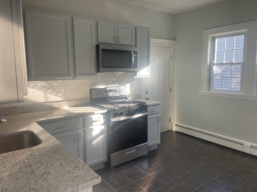 132 Greenwood, Boston, Massachusetts, 3 Bedrooms Bedrooms, 5 Rooms Rooms,1 BathroomBathrooms,Residential Lease,For Rent,Greenwood,73491228