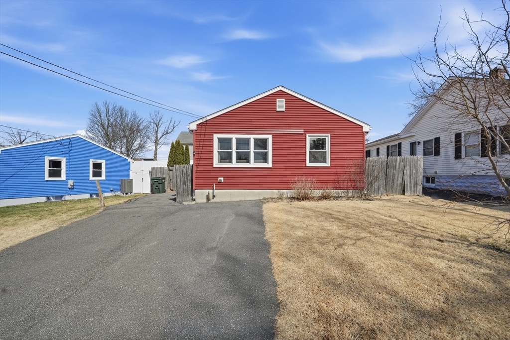 88 Agnes St, Springfield, Massachusetts, 3 Bedrooms Bedrooms, 5 Rooms Rooms,1 BathroomBathrooms,Residential,For Sale,Agnes St,73491264