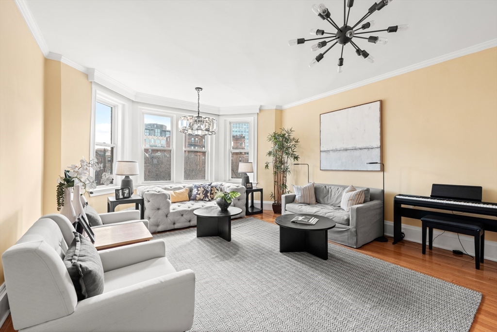 345 Commonwealth Ave, Boston, Massachusetts, 2 Bedrooms Bedrooms, 5 Rooms Rooms,1 BathroomBathrooms,Residential,For Sale,Commonwealth Ave,73491270