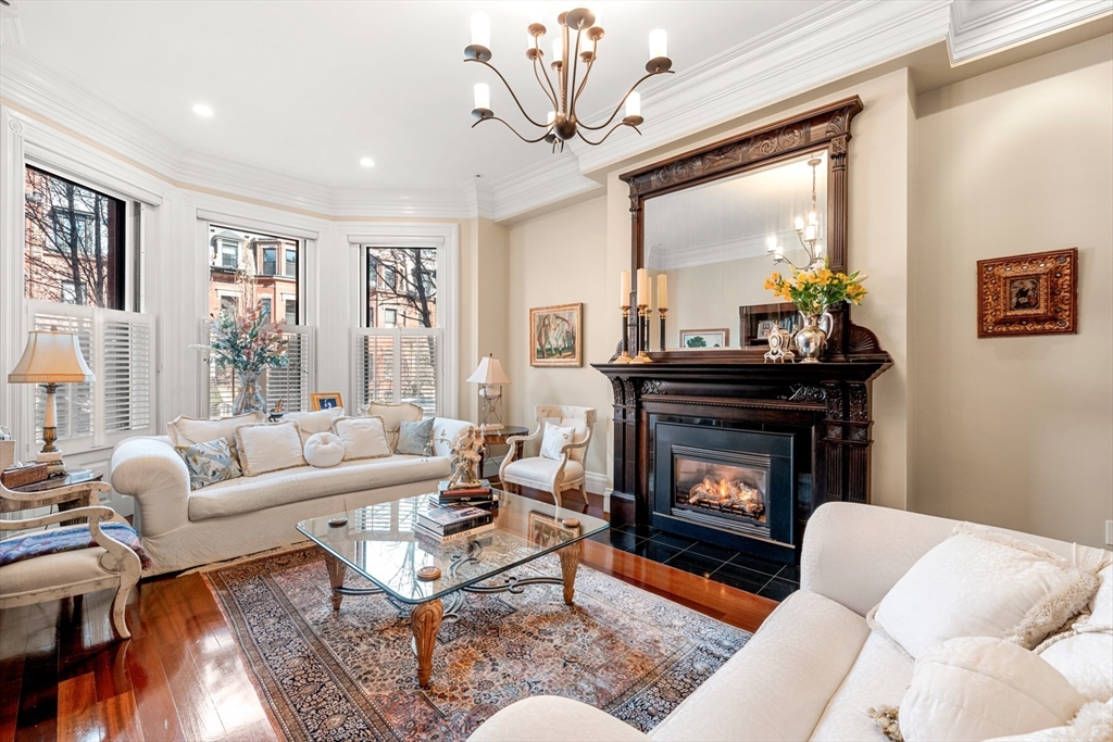 392 Marlborough St, Boston, Massachusetts, 2 Bedrooms Bedrooms, 6 Rooms Rooms,3 BathroomsBathrooms,Residential,For Sale,Marlborough St,73491271