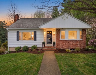 10 Celestine Ter, Stoneham, Massachusetts, 4 Bedrooms Bedrooms, 7 Rooms Rooms,2 BathroomsBathrooms,Residential,For Sale,Celestine Ter,73491287