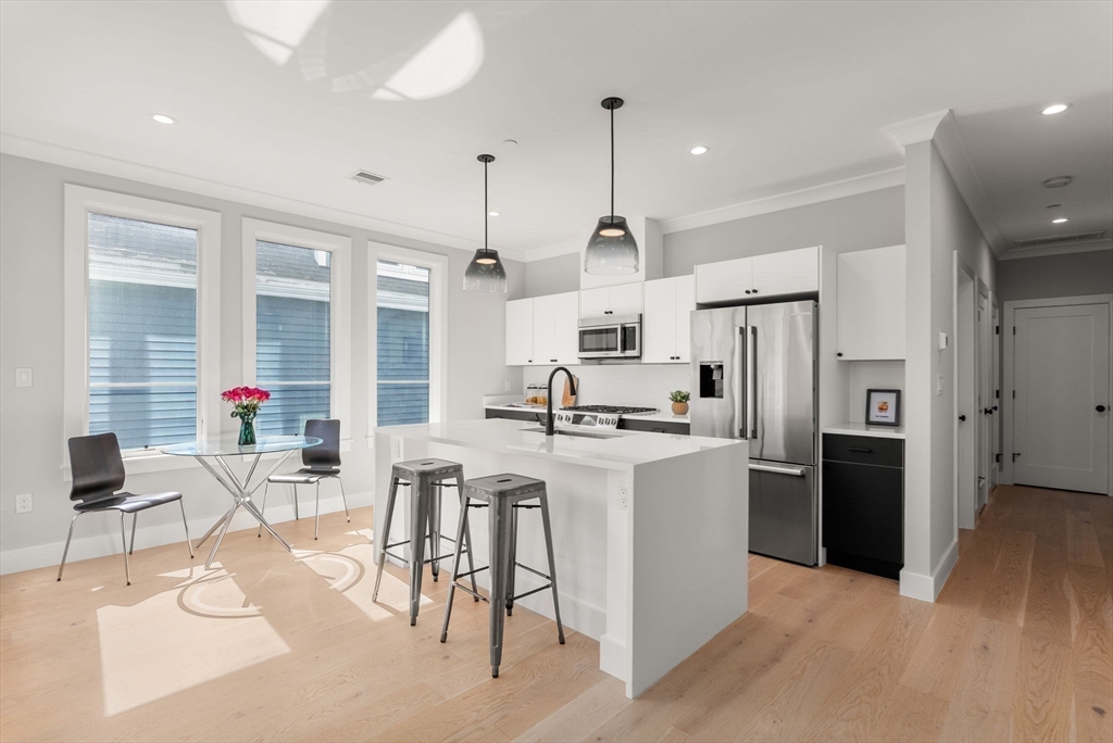 109 Prospect St, Somerville, Massachusetts, 2 Bedrooms Bedrooms, 5 Rooms Rooms,2 BathroomsBathrooms,Residential,For Sale,Prospect St,73491413